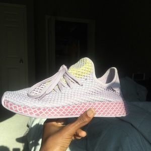 Beautiful Adidas deerupt women in Mauve/lavender.